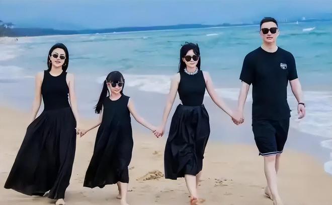 00万后离婚还当女儿面给小三献吻冰球突破CBA教练出轨找老婆要4(图10)
